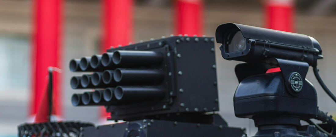 Tecnologia Militar e Eletrônica: O Que Surgiu na Guerra e Acabou no Seu Bolso